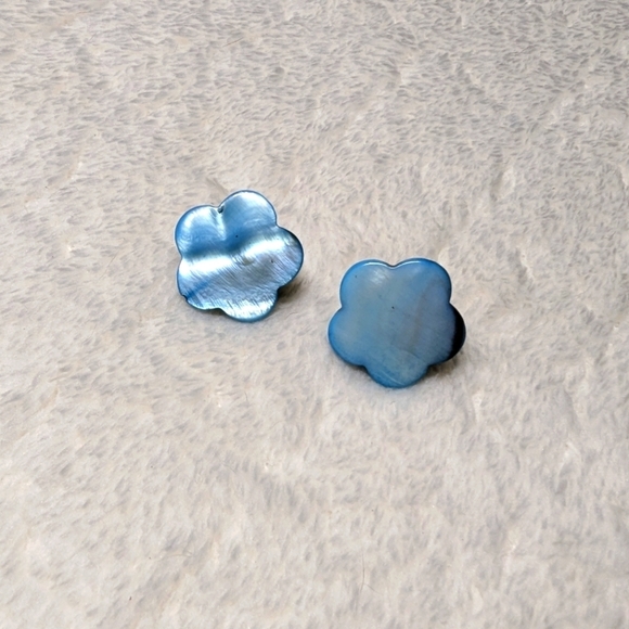 Vintage Dyed Mother of Pearl Blue Floral Pierced Earrings - Picture 6 of 6